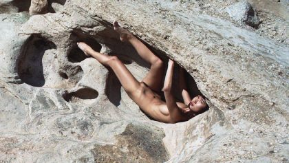 Miki hamano modelo japonesa desnuda en la playa