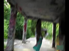 paseo desnudo por el parque