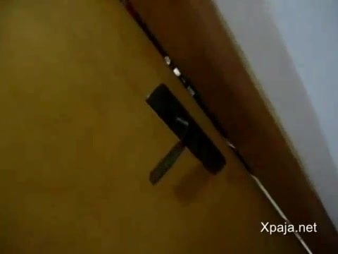 Grabe a su amiga en la ducha