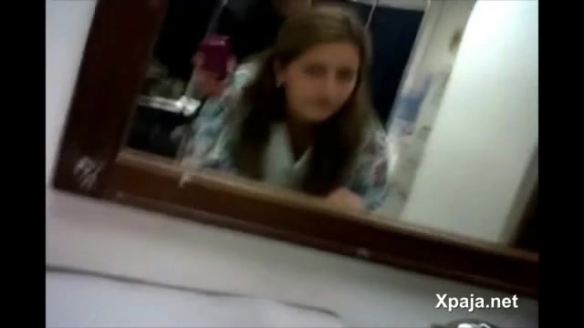 Enfermera que toma en la oficina