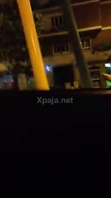 Follando en la calle y alguien que pasa por los discos