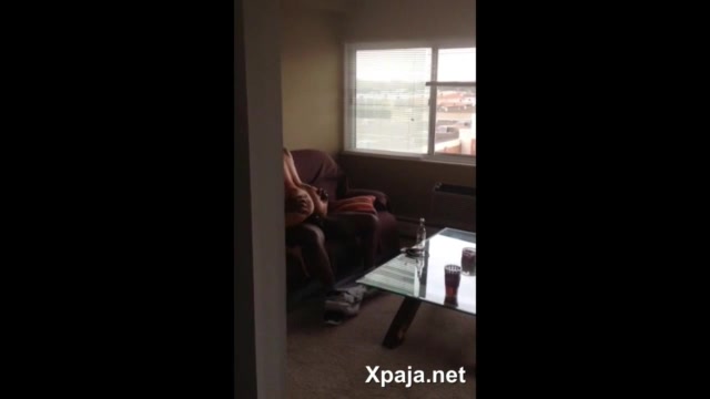 Lo graban sin darse cuenta en el sofá