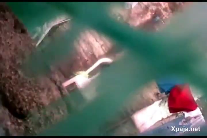 Lo grabaron arrojando rapidez en el patio