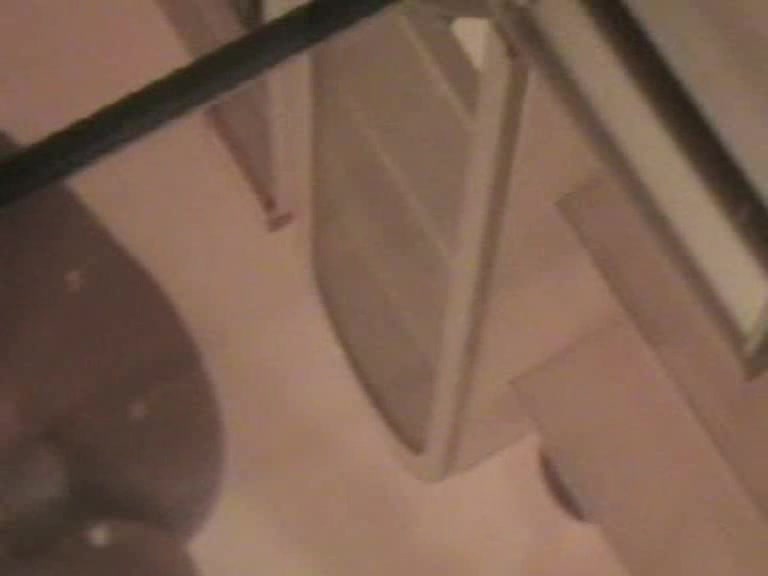 En la mesa de vidrio