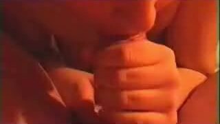 Rubia disfruta de su guevo
