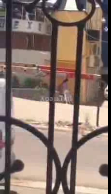 Dando a Etilla en el público a través de