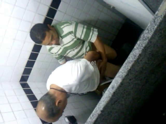 Dios mío, atrapado dándole al viejo en el culo