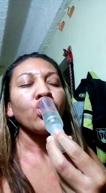 Lisbeth Osuna que muestra a Mamar Guevo de Venezuela