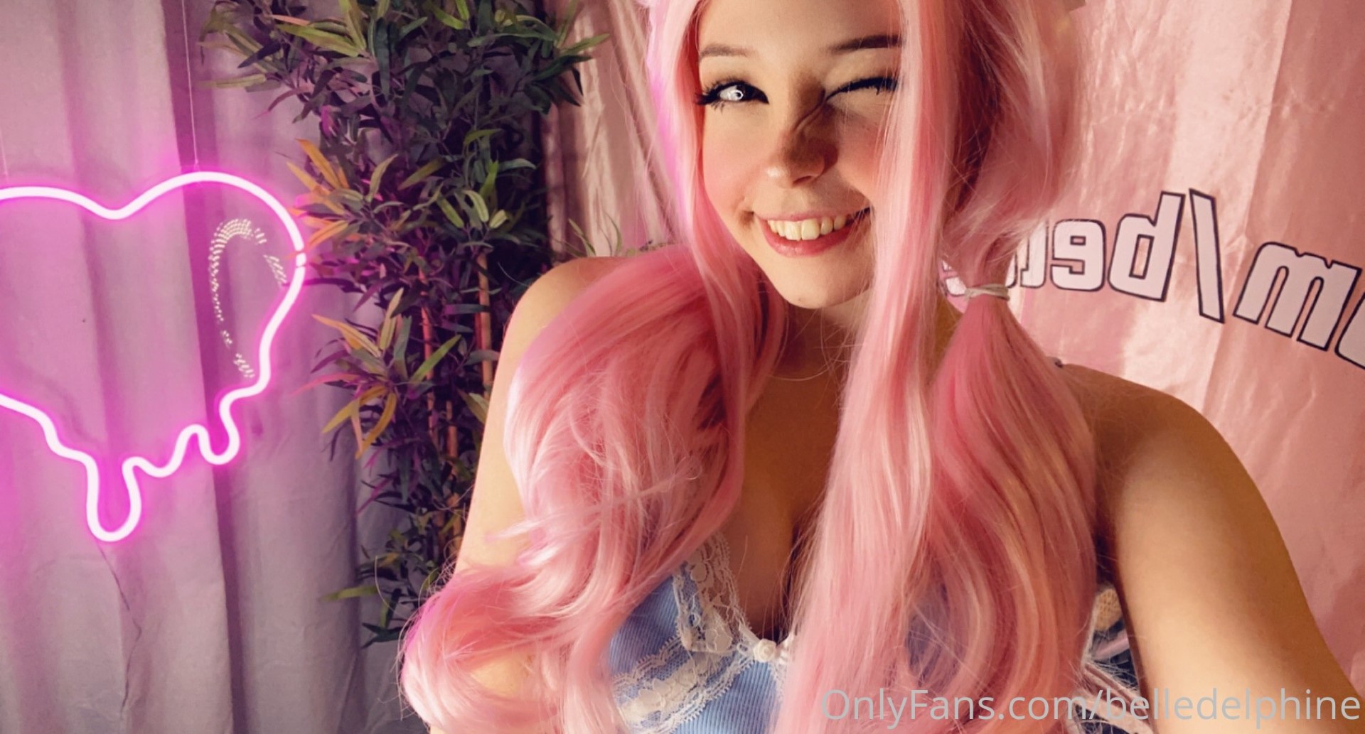 Pink Hair Bunny Belle Delphine follada desde atrás Video