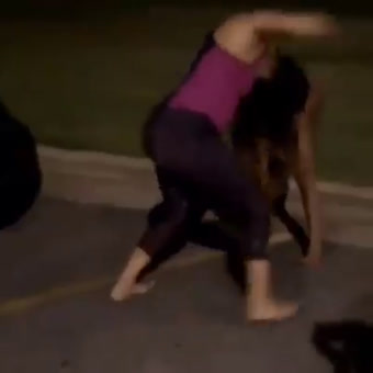 El toto se ve en la pelea callejera