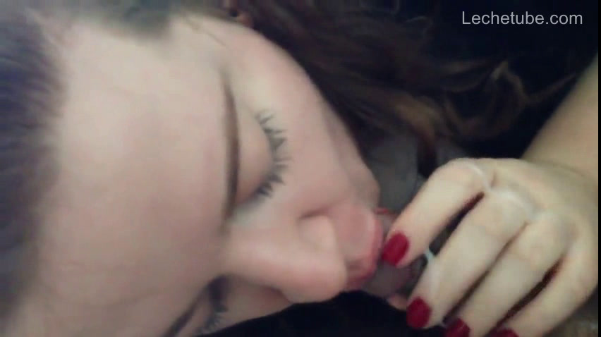 La joven la traga todo