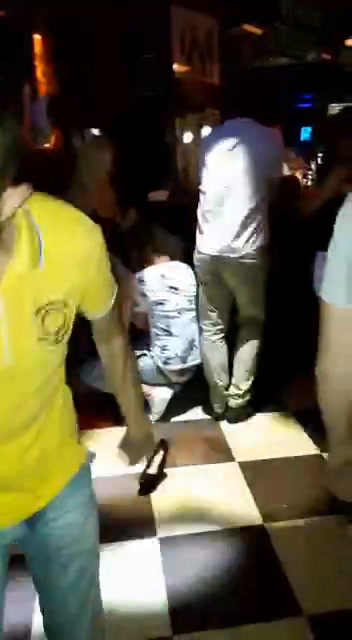 Mamando el toto en el mismo álbum