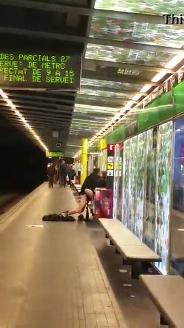 Rápido en la estación de metro